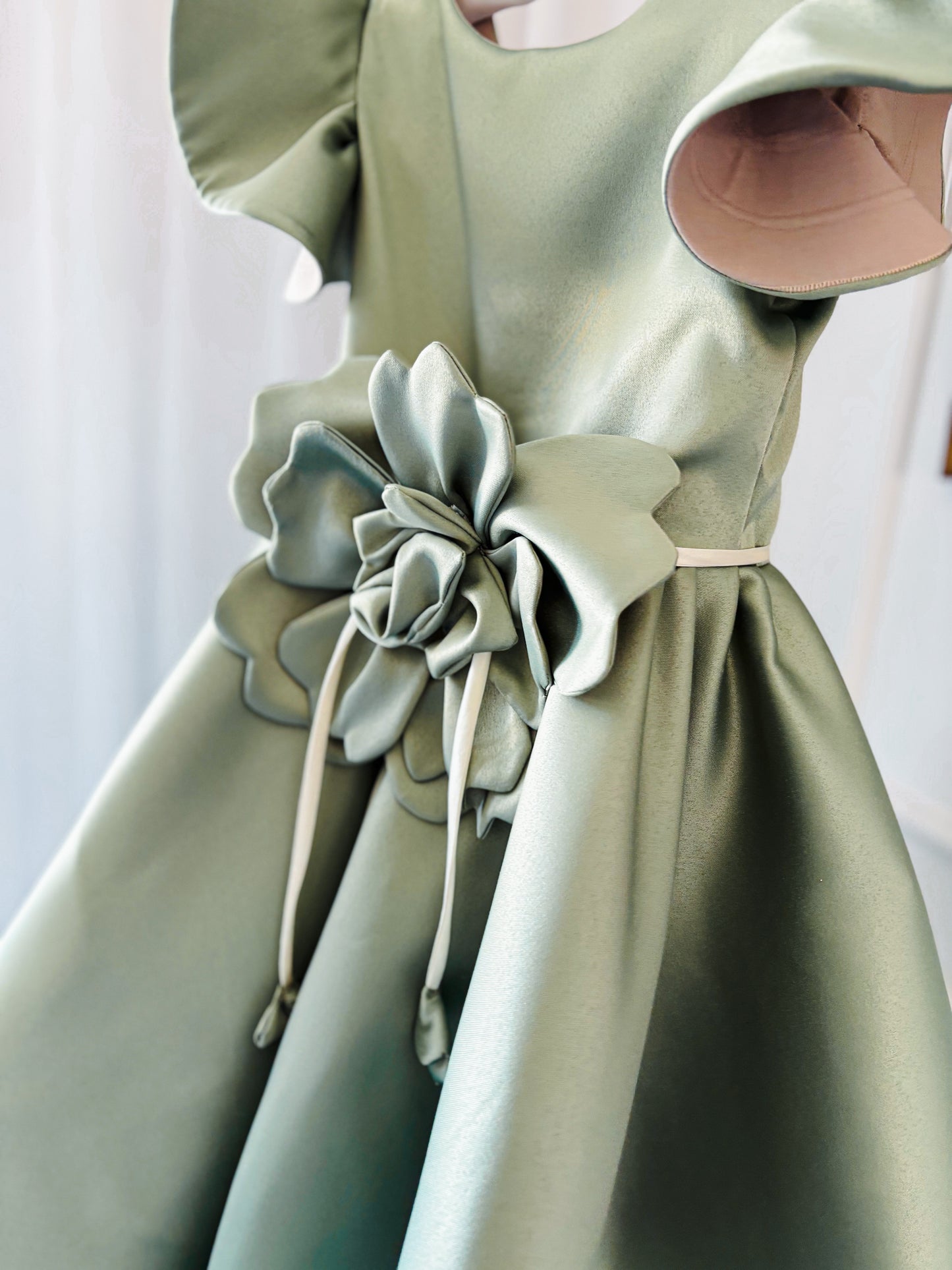 BELLA Dress satin (sold without flower)