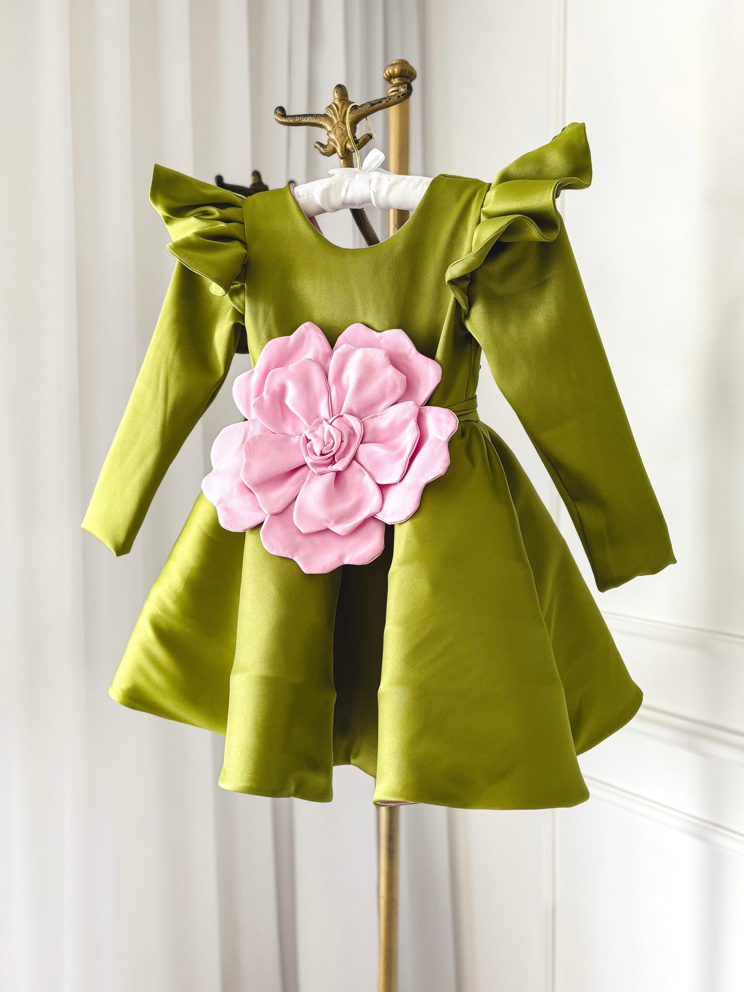 BELLA Dress with sleeves (flower not included)